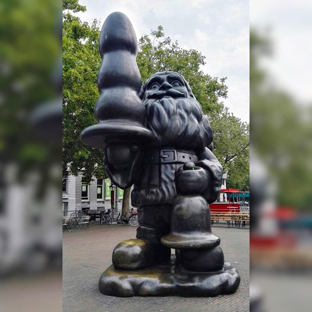 Paul McCarthy’s Santa Claus (Beeld) aka “Kabouter Buttplug” (Butt plug gnome) - Image 1