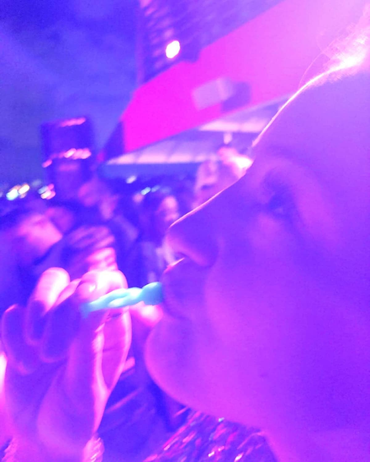 Boat party alien - Image 1