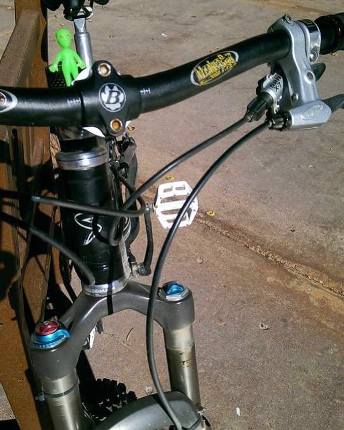 Mountain bike alien - Image 1