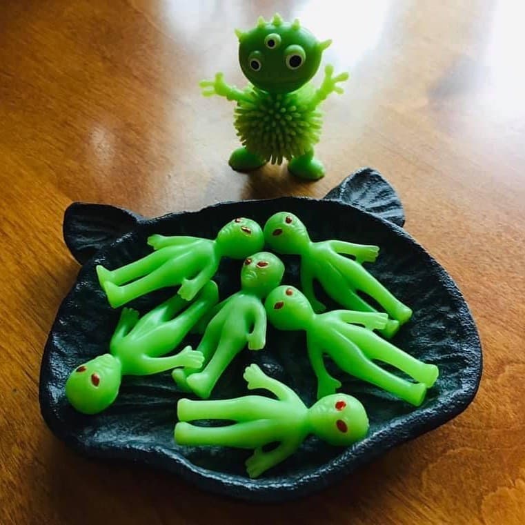 Alien greetings - Image 1