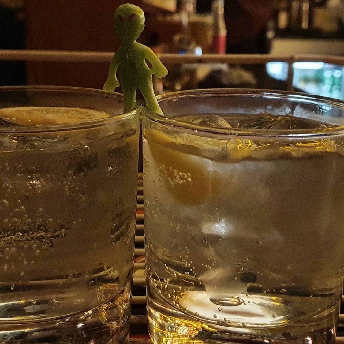 Gin connoisseur alien (1 of 2) - Image 1