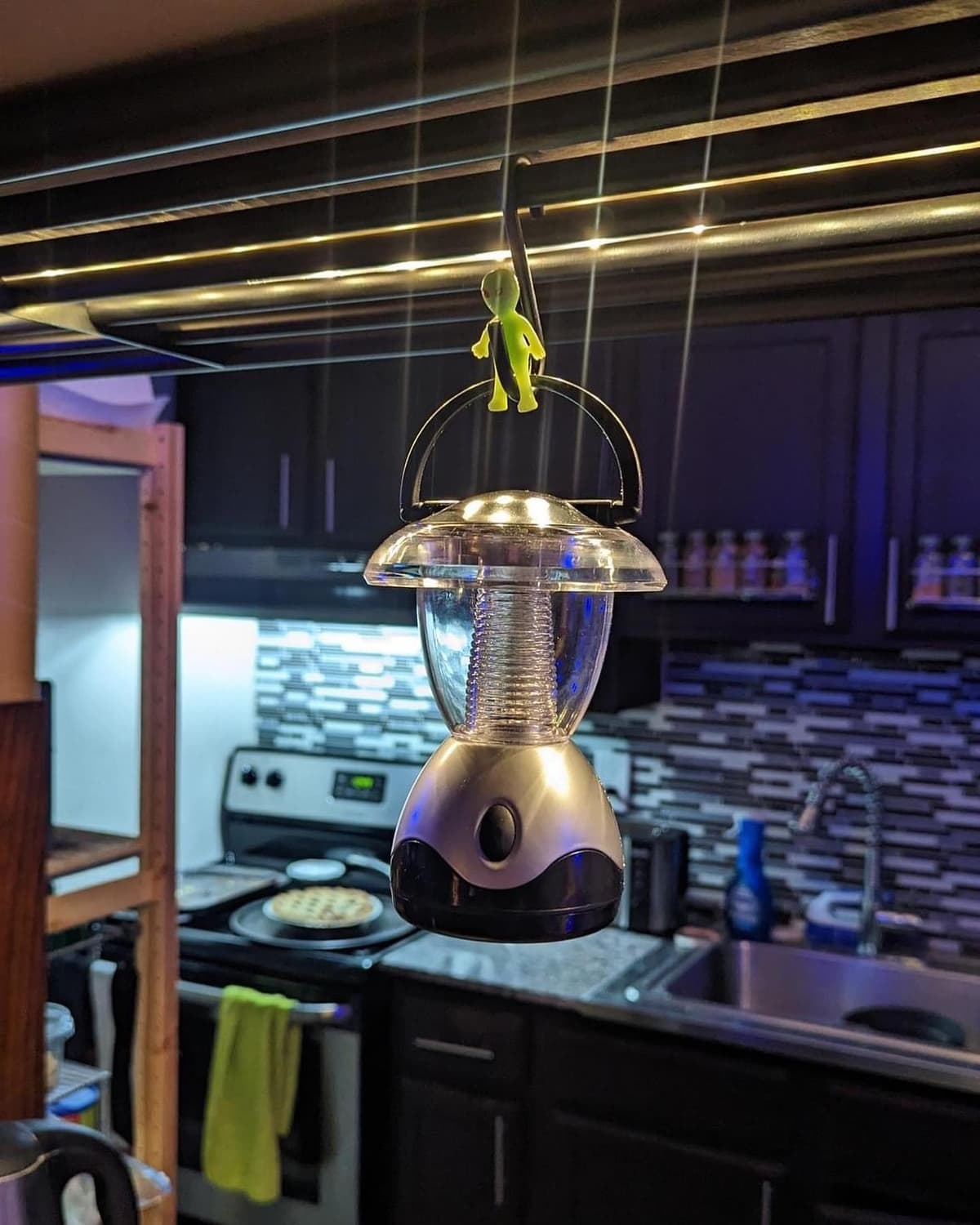 Kitchen alien - Image 1