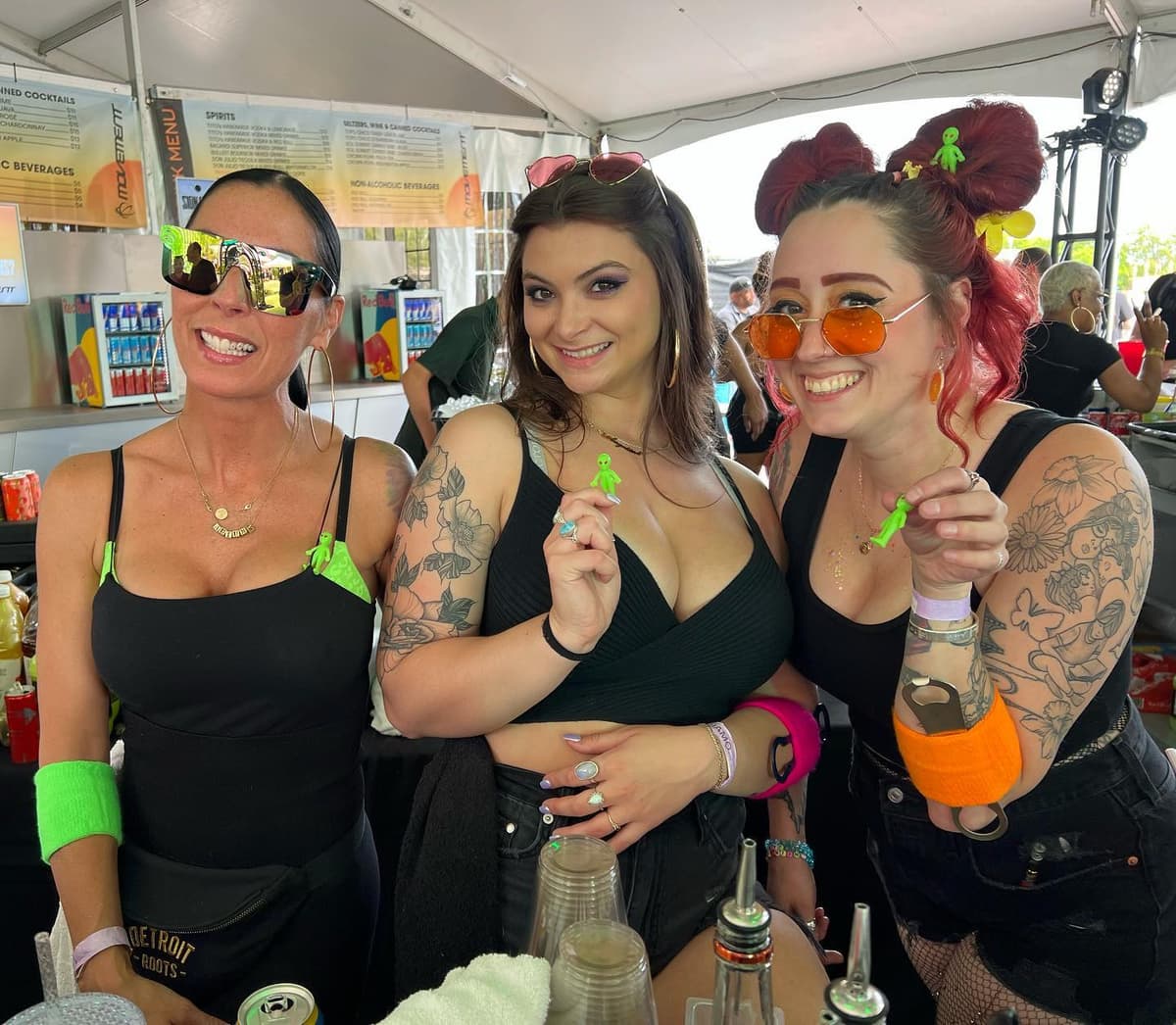 VIP Bar 👽💚 - Image 1