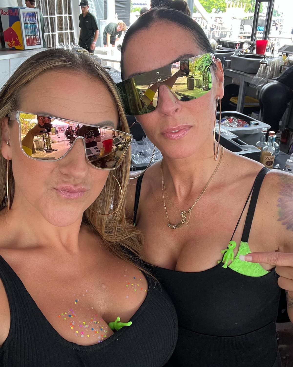 VIP Bar 👽💚 - Image 1