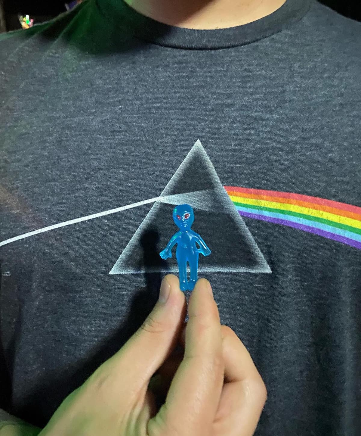 Blue aliens don’t glow the most, but they have the most fun - Image 1