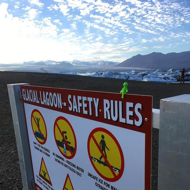 JΓΆkulsΓ‘rlΓ³n glacial lagoon, VatnajΓΆkull National Park