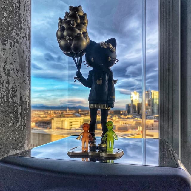 Kidrobot Hello Kitty aliens