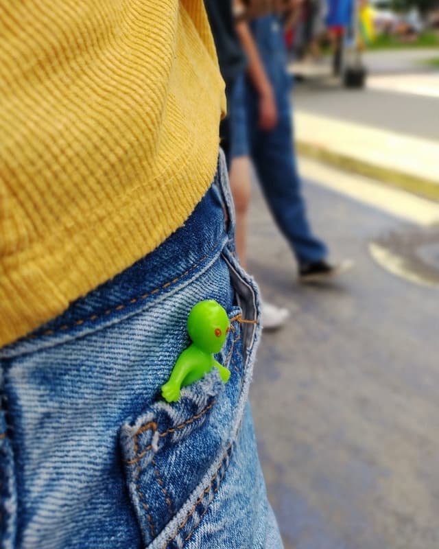 LetΓciaβs first alien